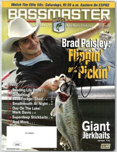 Brad Paisley assinou junho de 2004 Bassmaster Full Magazine- LL60504 - JSA Certified - Revistas