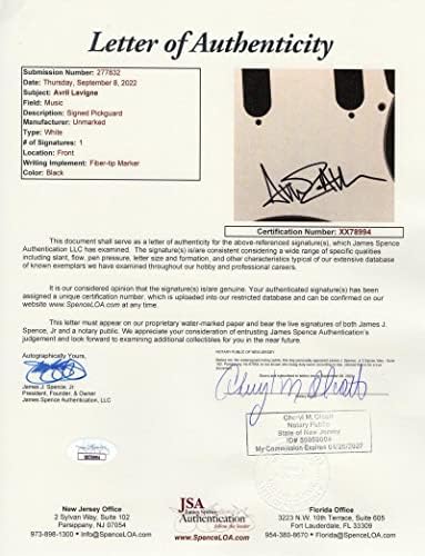 Avril Lavigne assinou autógrafos de tamanho real de stratocaster de stratocaster de stratocaster com James