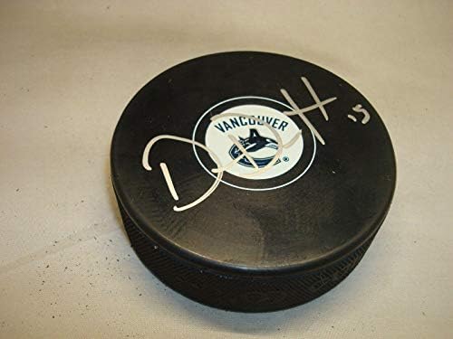 Derek Dorsett assinou o Vancouver Canucks Hockey Puck autografado 1A - Pucks autografados da NHL