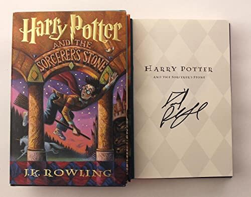 Daniel Radcliffe assinou o autógrafo Harry Potter e o livro de pedra da feiticeira com James Spence Authentication