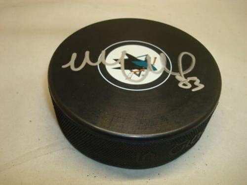 Matt Nieto assinou San Jose Sharks Hockey Puck autografado 1e - Pucks autografados da NHL