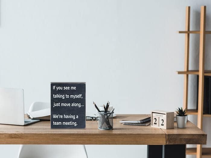 Esur Funny Office Desk Decor Box Sign - Decorações de escritório em casa Os suprimentos para mulheres
