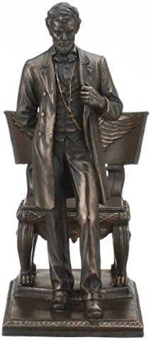 Presente do Pacífico Abraham Lincoln estatueta em pé perto da cadeira com águia