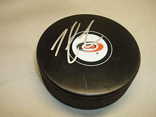 Nathan Gerbe assinou a Carolina Hurricanes Hockey Puck autografado 1b - Pucks autografados da NHL