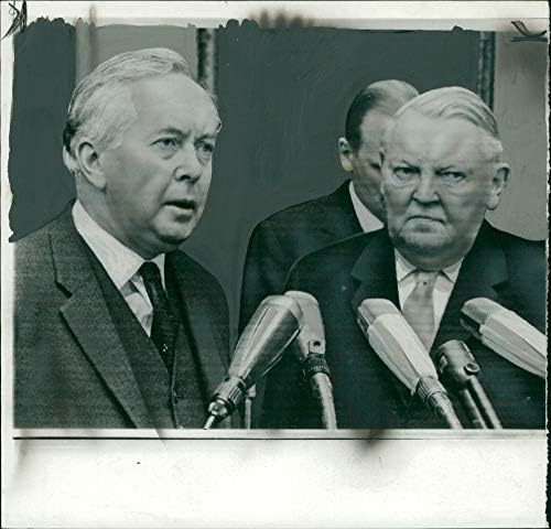 Foto vintage de Harold Wilson e Dr. Erhard.